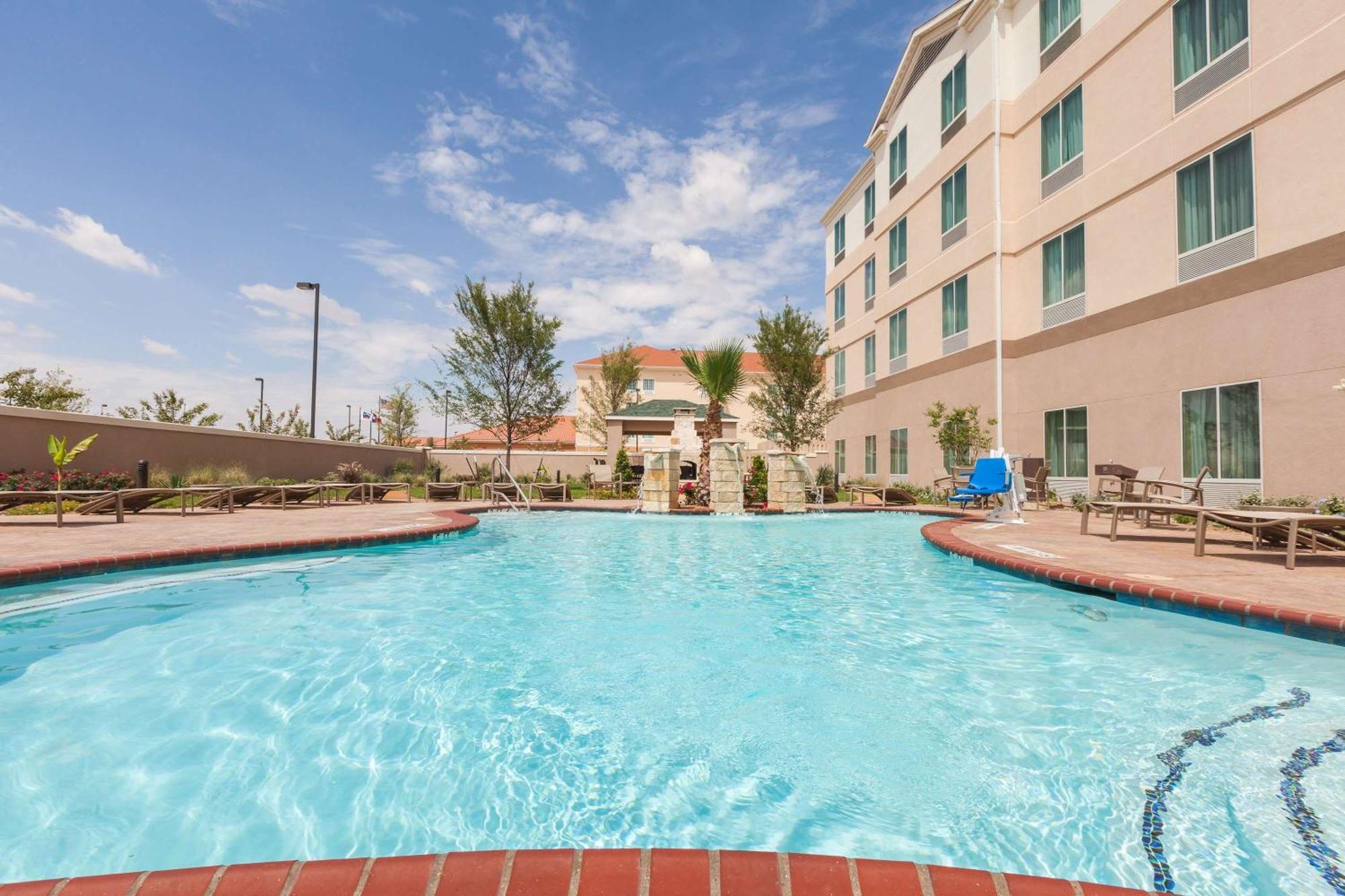 Hilton Garden Inn Midland Extérieur photo